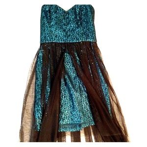 Youthful and fun party dress/ prom!